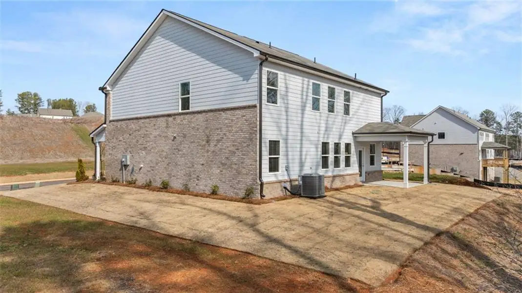 Exterior details and patio area of a home in Hillbrooke Preserve, Conyers (Image 27).