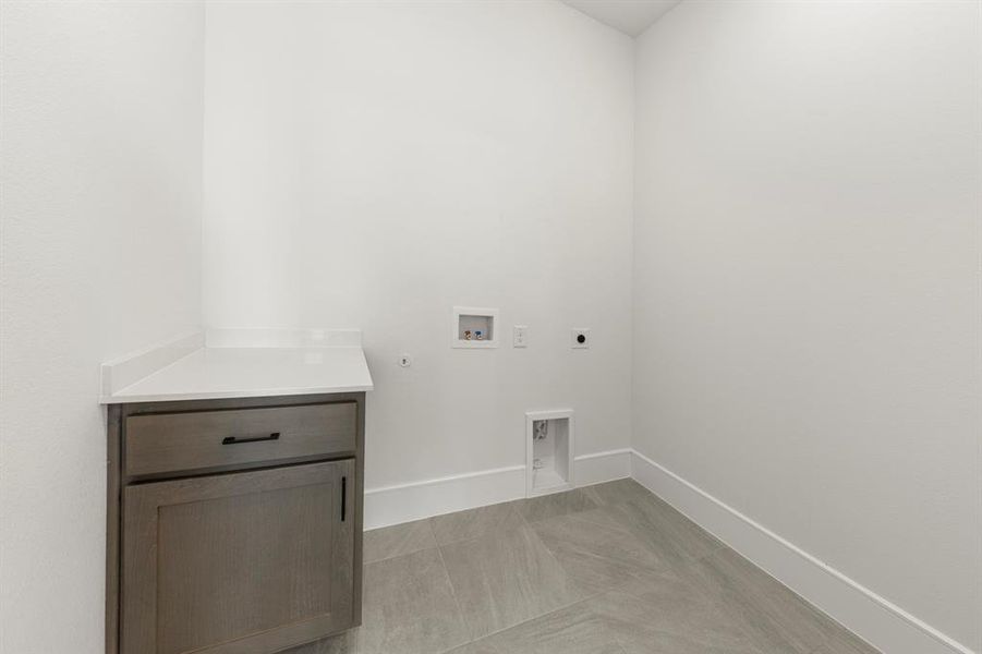 Spacious, unfurnished interior of a new home in Heath Golf and Yacht: Elegante' Series, Heath (Image 21).