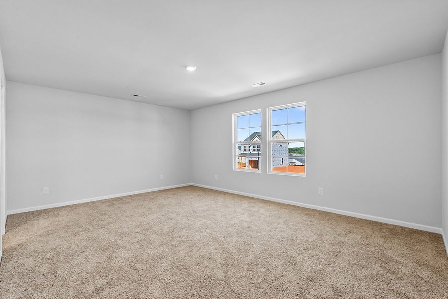 Spacious, unfurnished interior of a new home in Hanes Lake, Winston-Salem (Image 26).