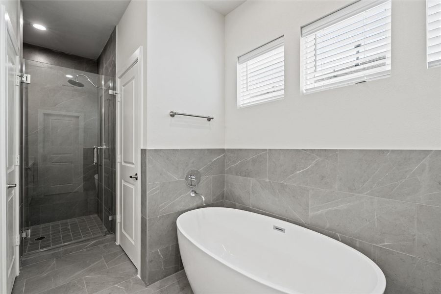 Furnished interior view inside a new home in Willowbend Point, Houston (Image 32).