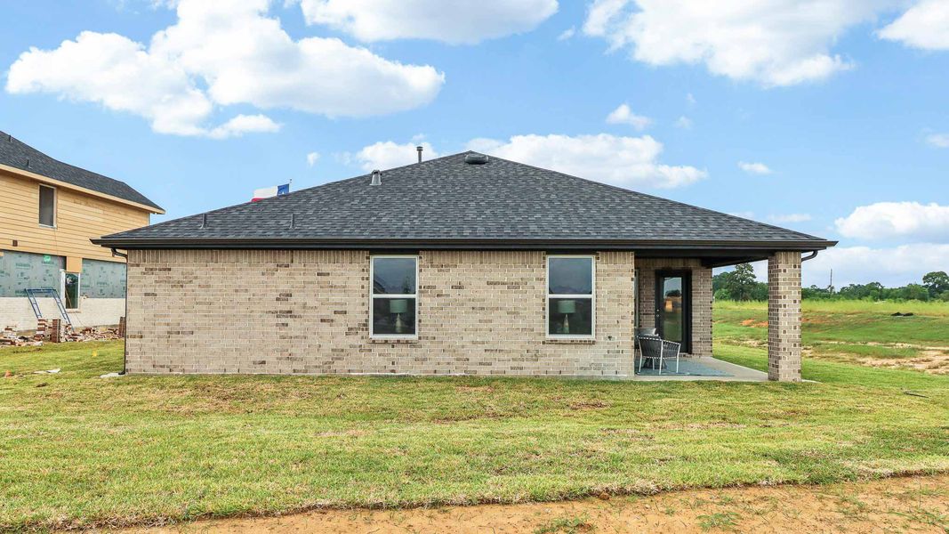 Representative exterior details of a home built from the Lakeway by D.R. Horton in Sunterra, Katy (Image 24).