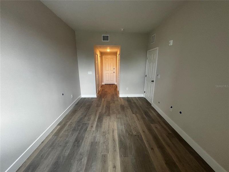 Spacious, unfurnished interior of a new home in , Orlando (Image 15).
