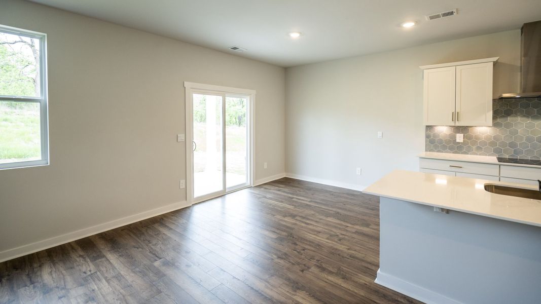 Spacious, unfurnished interior of a new home in Pottsview, Smyrna (Image 18).