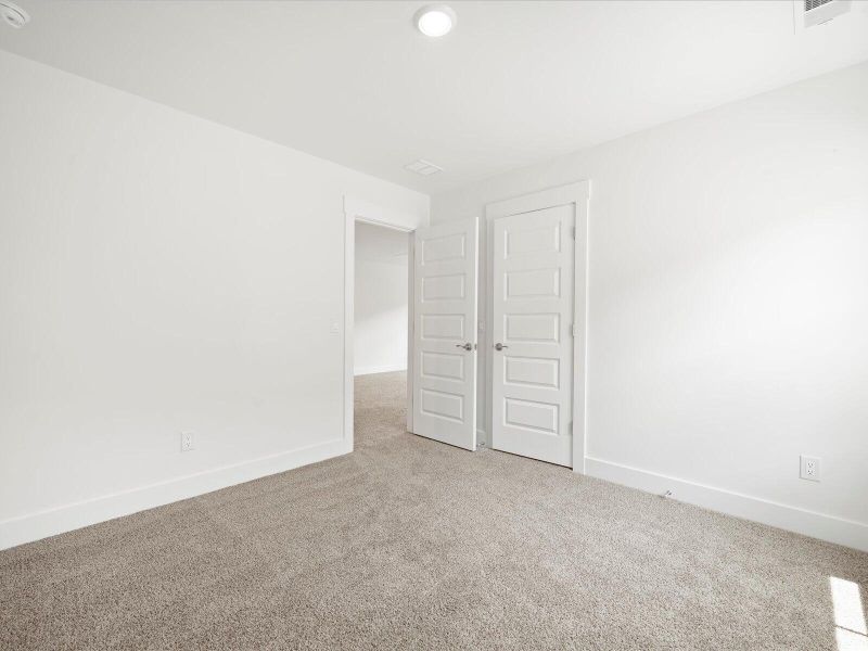 Spacious, unfurnished interior of a new home in The Coves at Lakes of Cane Bay, Summerville (Image 20).