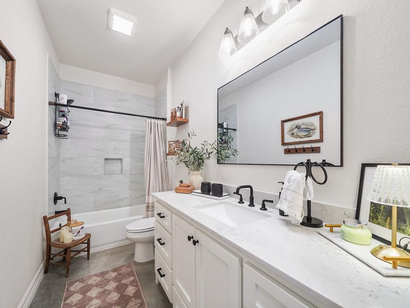 SECONDARY FULL BATHROOM