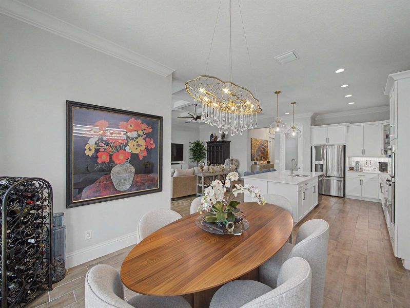 Dining/Kitchen Dining/Kitchen