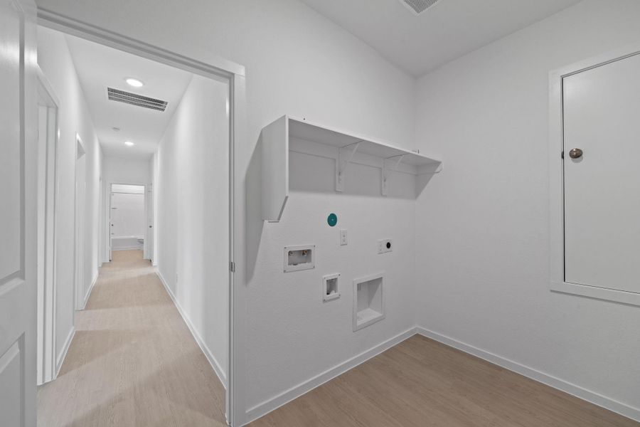 Spacious, unfurnished interior of a new home in Montgomery Bend, Montgomery (Image 9).