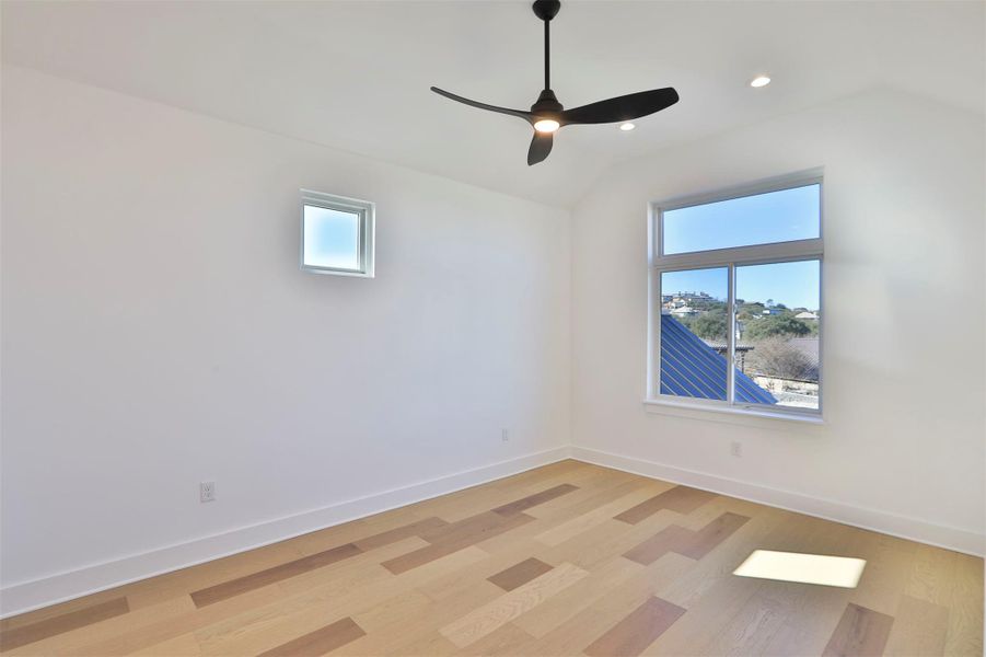 Spacious, unfurnished interior of a new home in , Horseshoe Bay (Image 18).