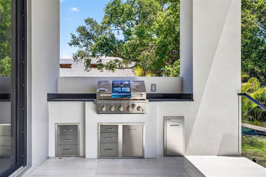 Exterior details and patio area of a home in , Tampa (Image 43).