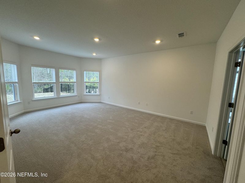 Spacious, unfurnished interior of a new home in Hyland Trail, Green Cove Springs (Image 37).
