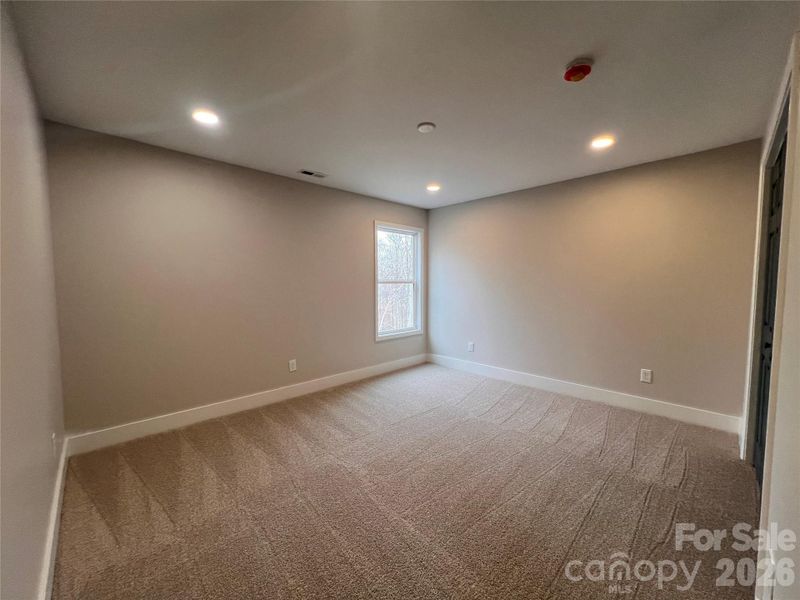 Spacious, unfurnished interior of a new home in , Dallas (Image 19).