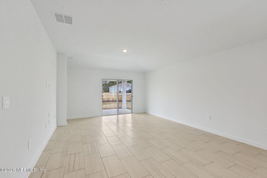 Spacious, unfurnished interior of a new home in , Jacksonville (Image 18).