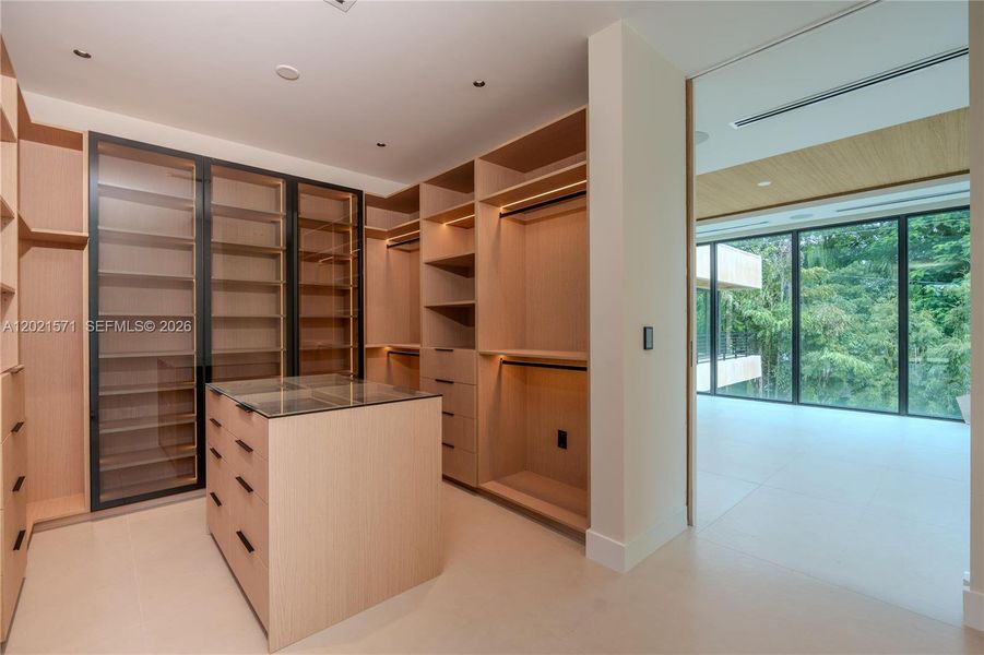 Furnished interior view inside a new home in , Fort Lauderdale (Image 5).