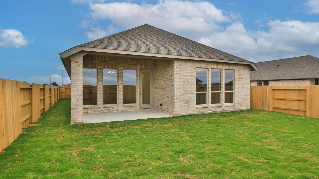 Exterior details and patio area of a home in Everly 45', Hockley (Image 3).