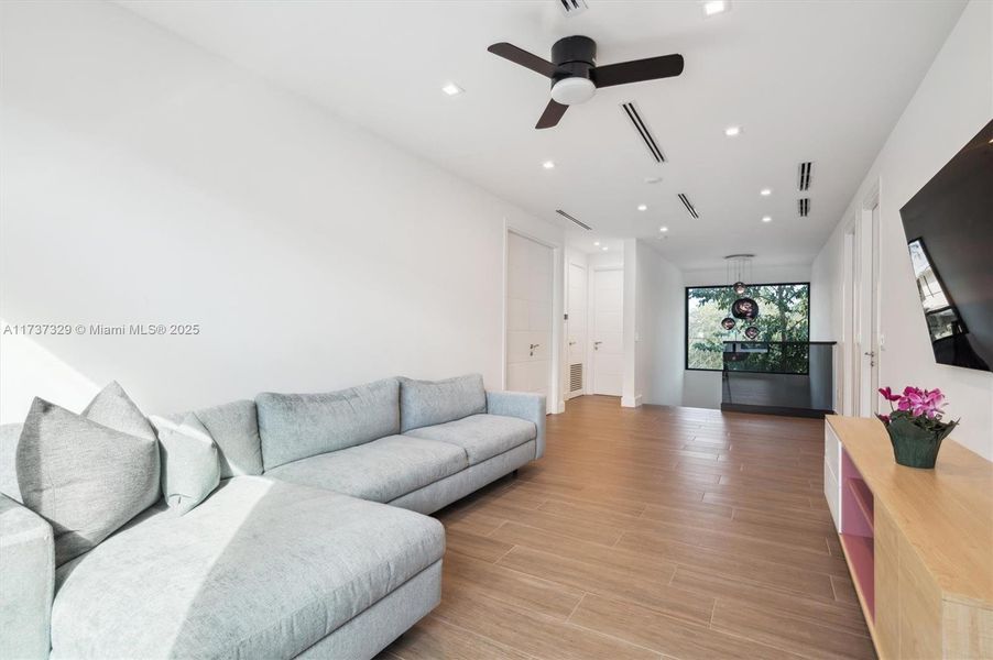 Loft/Family Room