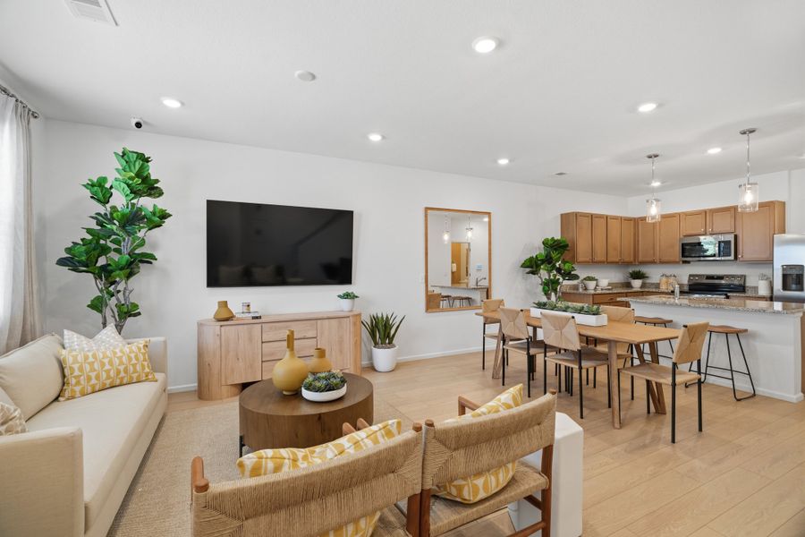 Representative furnished interior of a home built from the 2002 by Risewell Homes in Harvest Crossing, Aurora (Image 10).