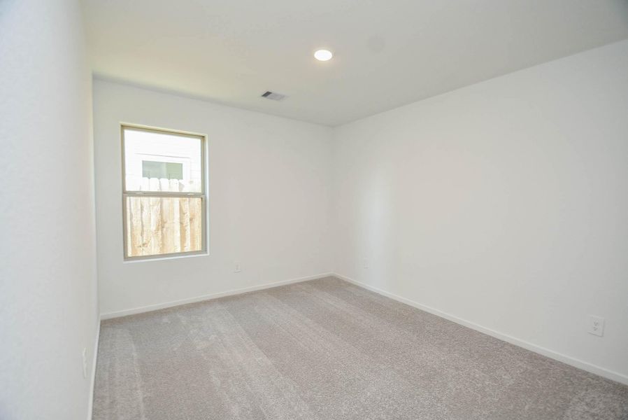 Spacious, unfurnished interior of a new home in Ladera Trails, Conroe (Image 16).