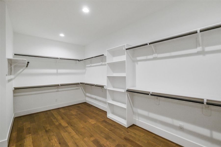 Spacious, unfurnished interior of a new home in Timbergrove Trails, Houston (Image 40).