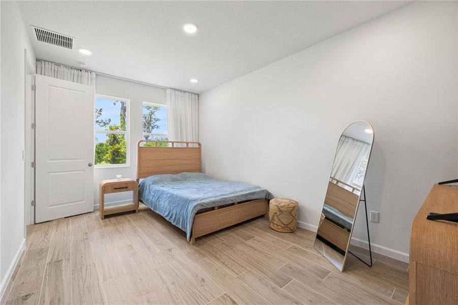 Furnished interior view inside a new home in , Winter Garden (Image 46).