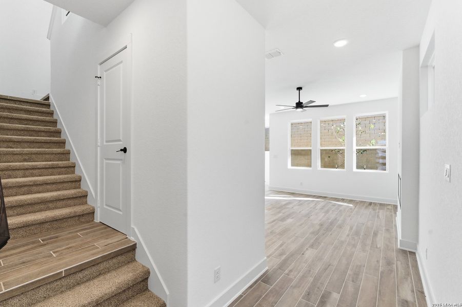 Spacious, unfurnished interior of a new home in Rose Hill, San Antonio (Image 29).