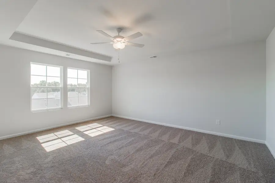 Spacious, unfurnished interior of a new home in Bluefield, Lexington (Image 26).