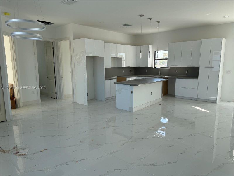 Image 6 of a home in .