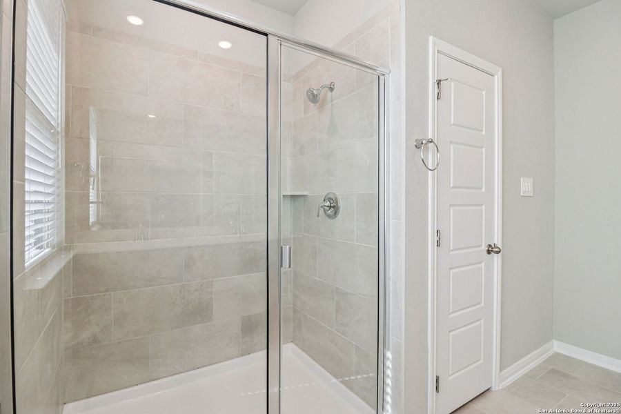 Image 39 of a home in Royal Crest. Image 39 of a home in Royal Crest.