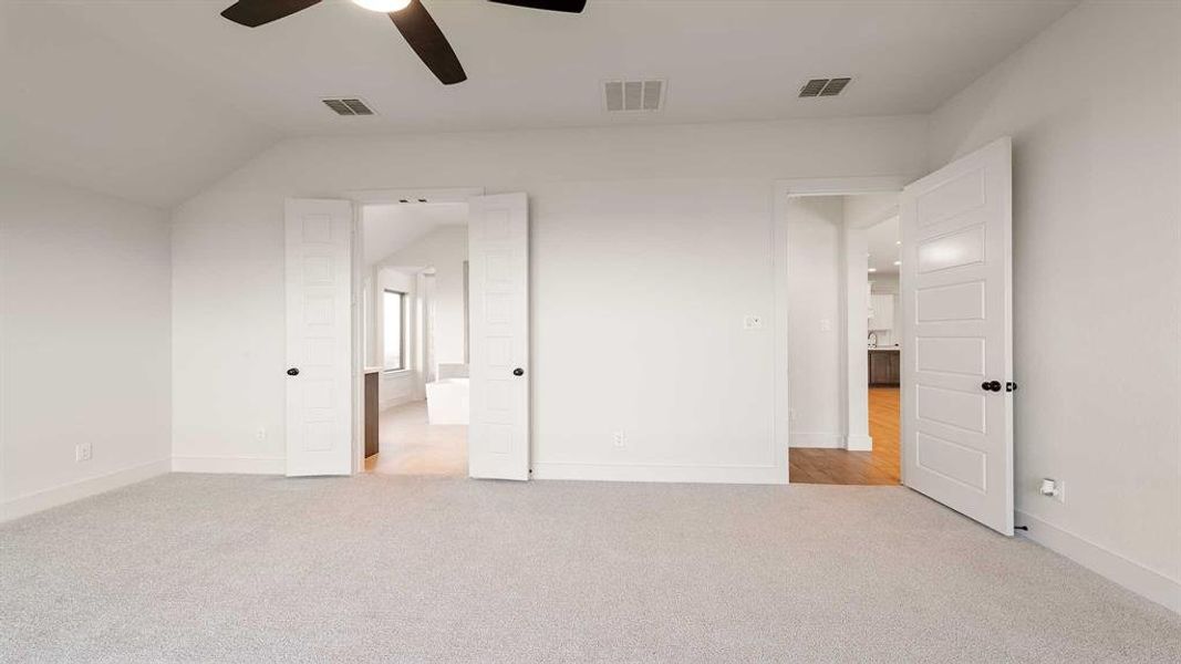 Spacious, unfurnished interior of a new home in Myrtle Creek 60', Waxahachie (Image 21).