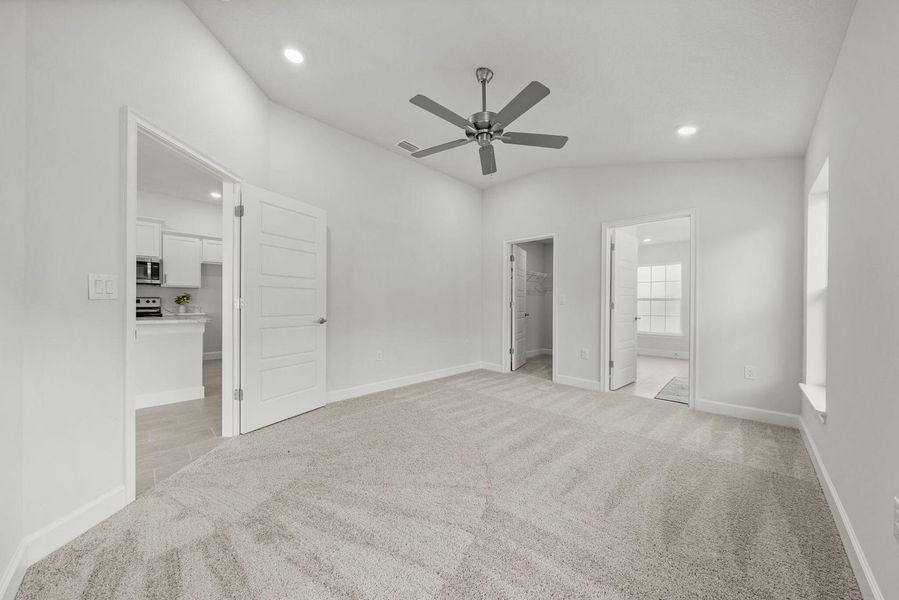 Representative unfurnished interior of a home built from the 1635 by Adams Homes in Winding Oaks, Weeki Wachee (Image 33).