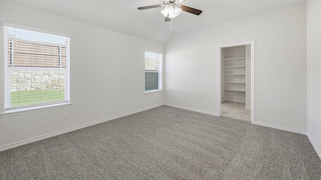 Spacious, unfurnished interior of a new home in Silverado, Aubrey (Image 5).