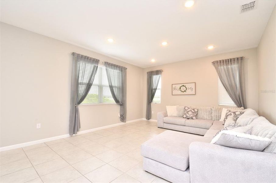 Furnished interior view inside a new home in Seasons at Eden Hills, Lake Alfred (Image 27).
