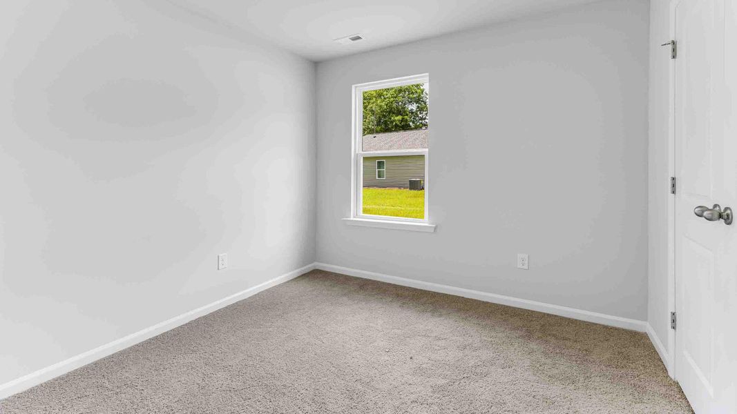 Spacious, unfurnished interior of a new home in Eagle Creek, Bolivia (Image 14).