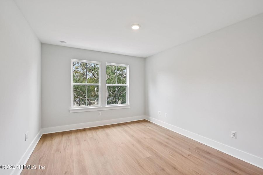 Spacious, unfurnished interior of a new home in , Fernandina Beach (Image 25).