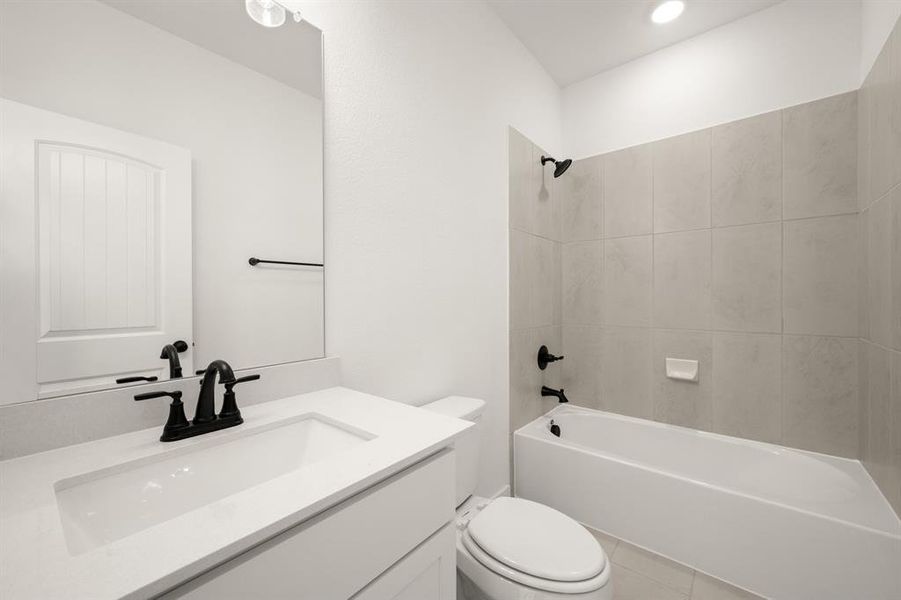 6916 Freight Train- Bathroom-1 6916 Freight Train- Bathroom-1