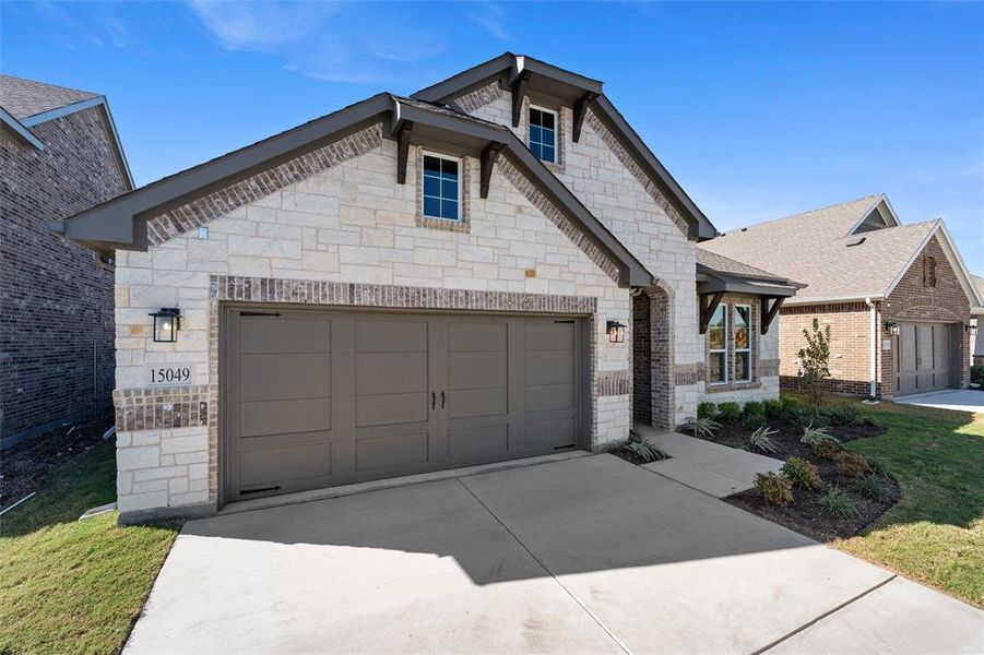 Exterior details and patio area of a home in Morningstar, Aledo (Image 21).