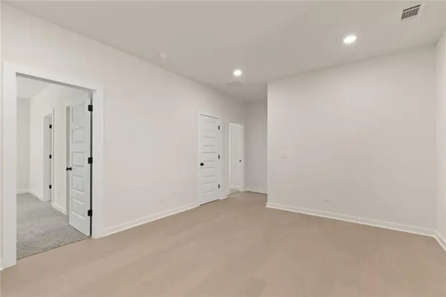 Spacious, unfurnished interior of a new home in , Flowery Branch (Image 38).