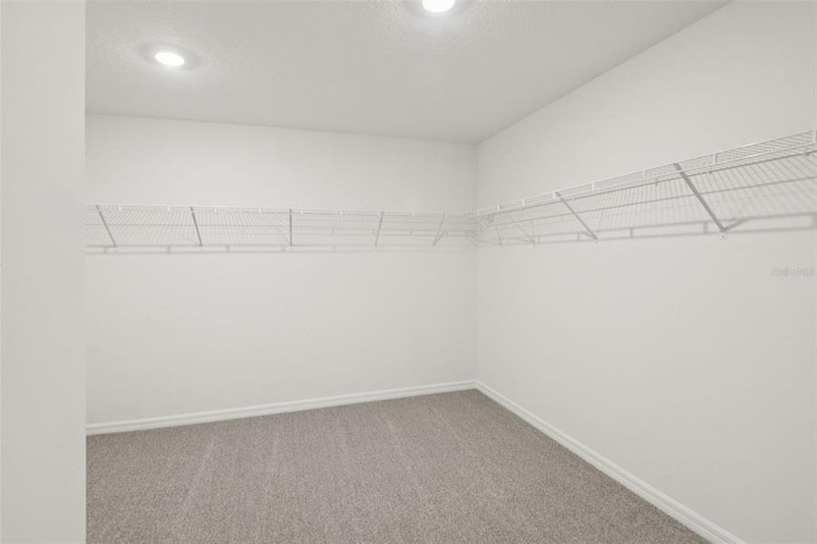 Spacious, unfurnished interior of a new home in Hilltop Vistas, Dade City (Image 27).