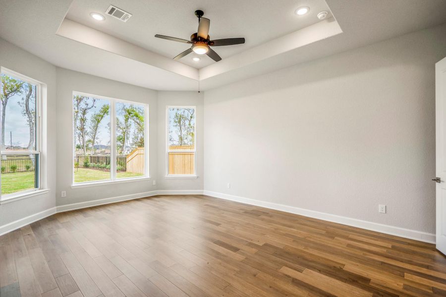 Spacious, unfurnished interior of a new home in Sienna 70' Lots, Missouri City (Image 48). Spacious, unfurnished interior of a new home in Sienna 70' Lots, Missouri City (Image 48).