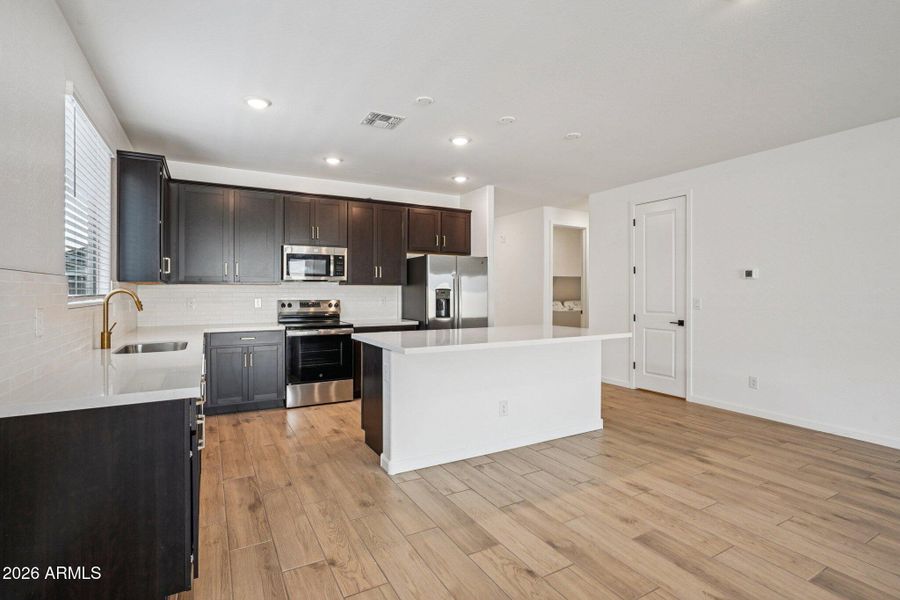 13-web-or-mls-W Camden Ave-S0301-013