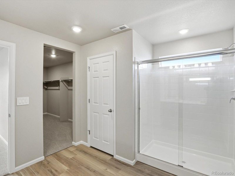 Spacious, unfurnished interior of a new home in , Commerce City (Image 26).