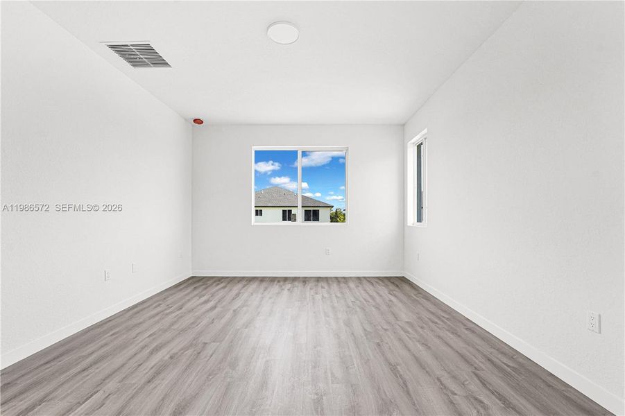 Spacious, unfurnished interior of a new home in , Miami (Image 65).
