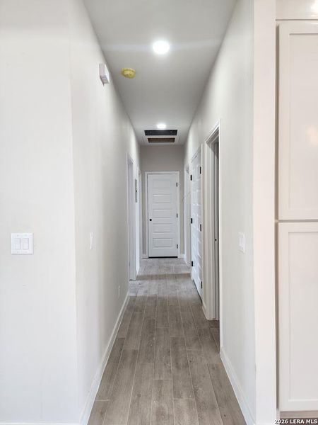 Spacious, unfurnished interior of a new home in , Eagle Pass (Image 13).