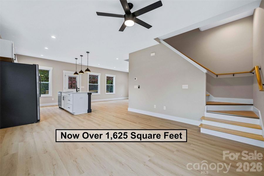 Spacious, unfurnished interior of a new home in , Alexander (Image 19).