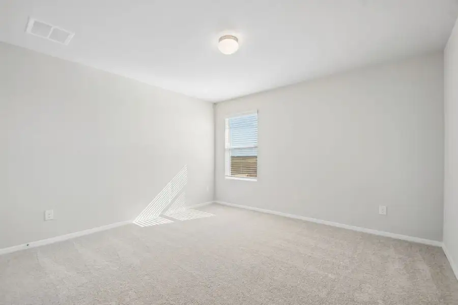 Spacious, unfurnished interior of a new home in Harvest Ridge, Elgin (Image 23).