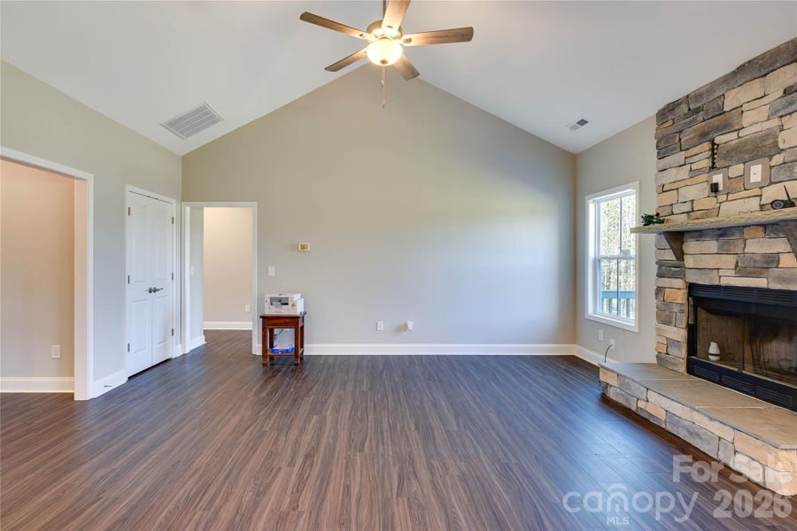 Spacious, unfurnished interior of a new home in , Bostic (Image 36).