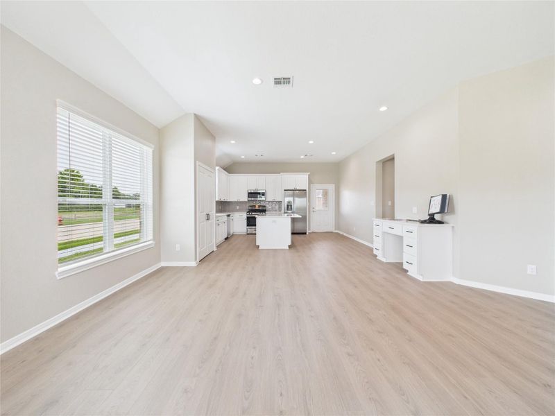 Spacious, unfurnished interior of a new home in , Santa Fe (Image 25). Spacious, unfurnished interior of a new home in , Santa Fe (Image 25).