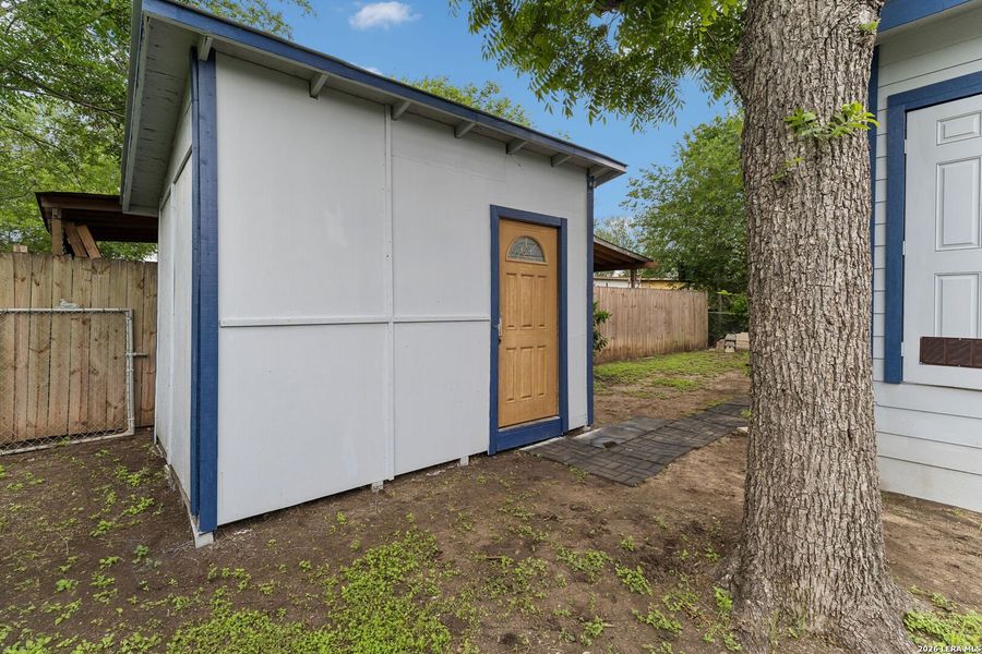 Exterior details and patio area of a home in , San Antonio (Image 16).
