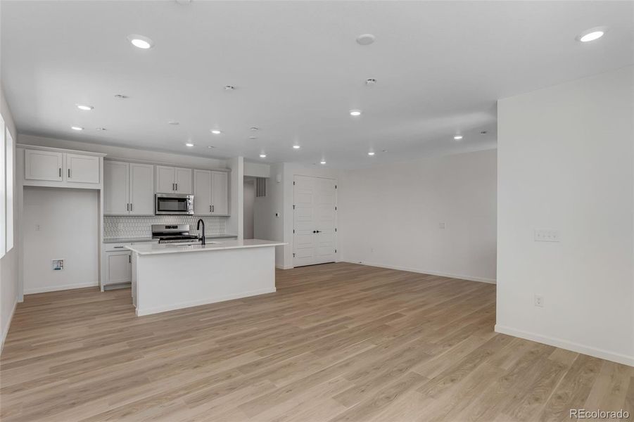 Spacious, unfurnished interior of a new home in Sugar Mill Village, Longmont (Image 21).