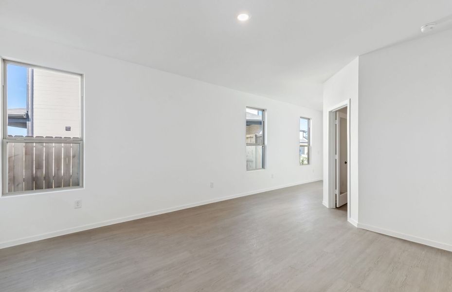 Spacious, unfurnished interior of a new home in Mavera, Conroe (Image 21).