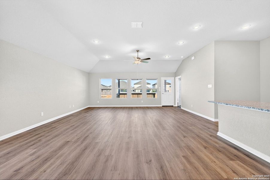 Spacious, unfurnished interior of a new home in Winding Brook, San Antonio (Image 26).